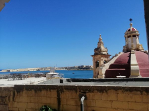 Valletta 1 Bedroom flat adjacent to bus stops!